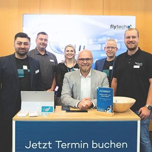 Bildgalerie_Karriere_2026 - „KI & wir“ Messestand: gemeinsamer Einsatz für Bayerns Mittelstand mit dem Digitalminister #cloudheroes