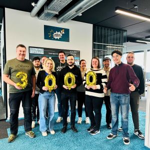 Bildgalerie_Karriere_2026 - Meilenstein erreicht: 3000 LinkedIn‑Follower und pure Freude im Team #cloudheroes